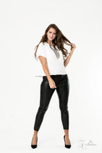 Load image into Gallery viewer, Paparazzi Accessories ⚘ Defiant ⚘ Flat Rate Ship $4.50 ⚘