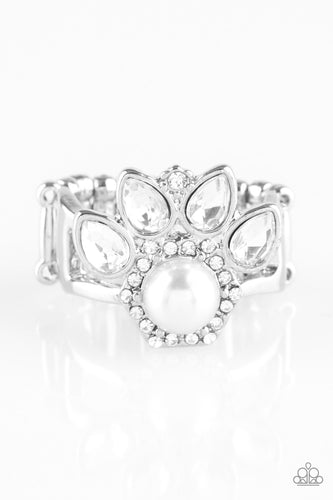 pittmanbling-and-jewelry-inc-presentscrown-coronation-silver-ring-paparazzi-accessories