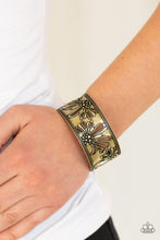 Load image into Gallery viewer, Paparazzi Accessories ⚘ Where The WILDFLOWERS Are - Brass Bracelet⚘ Flat Rate Ship $4.50 ⚘
